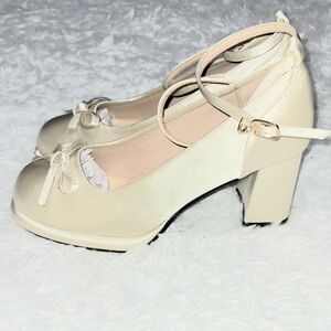 Cream Mary Jane Heels With Ankle Straps & Bows Women's US Size 8! ✨️